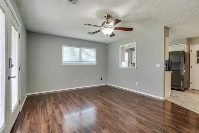 Photo 4 — 7569 S Embassy Terrace, Oklahoma City, OK 73169