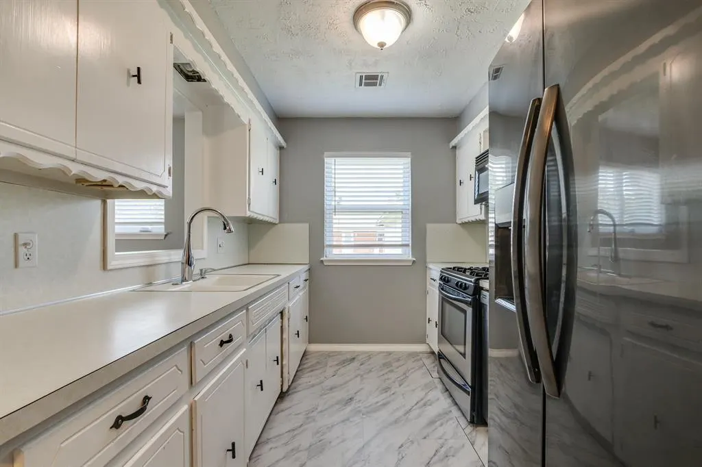 Photo 7 — 7569 S Embassy Terrace, Oklahoma City, OK 73169