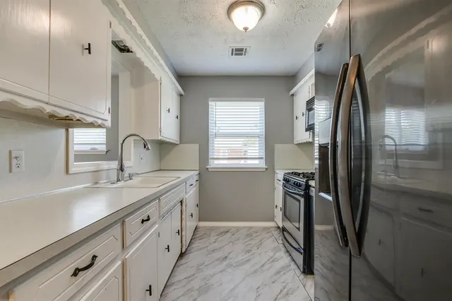 Photo 7 — 7569 S Embassy Terrace, Oklahoma City, OK 73169