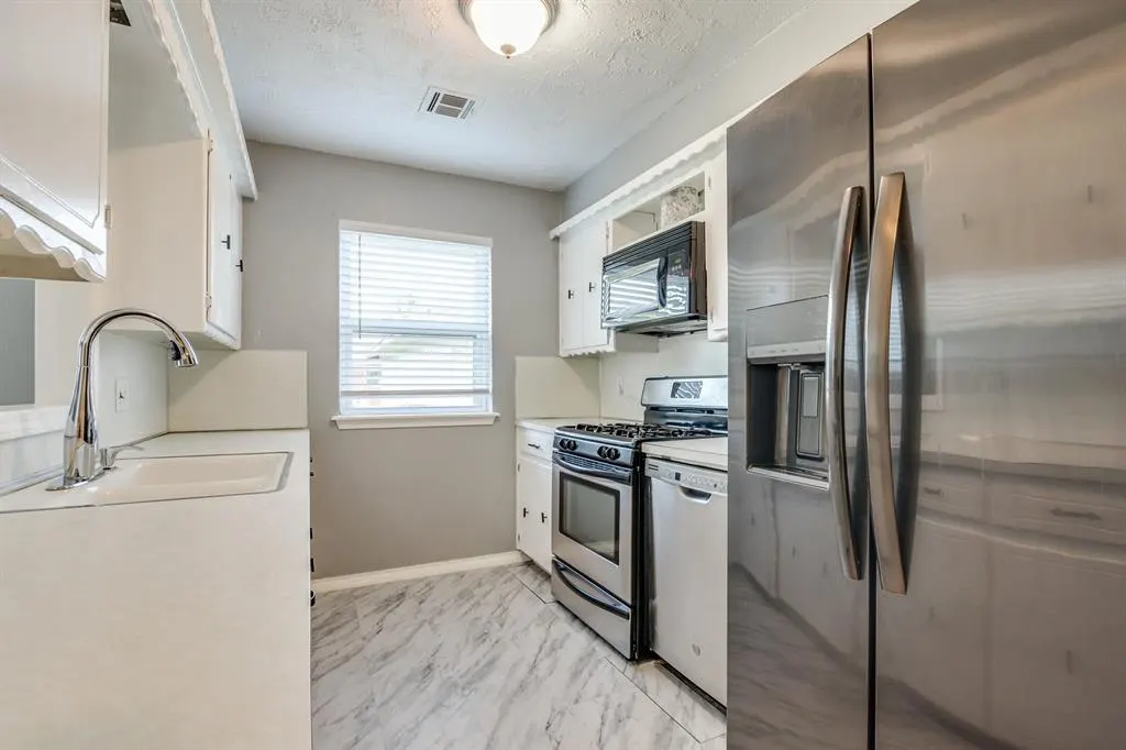 Photo 8 — 7569 S Embassy Terrace, Oklahoma City, OK 73169