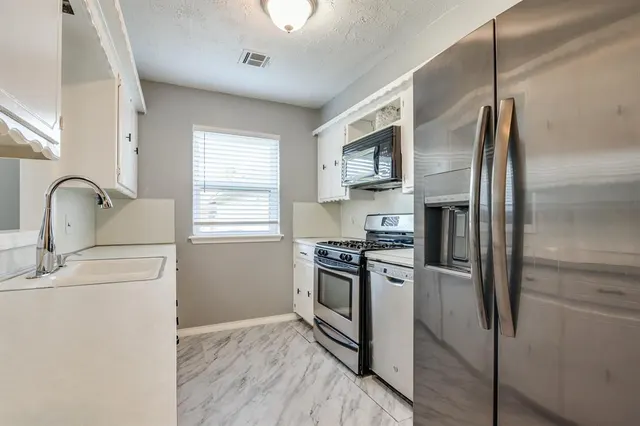Photo 8 — 7569 S Embassy Terrace, Oklahoma City, OK 73169