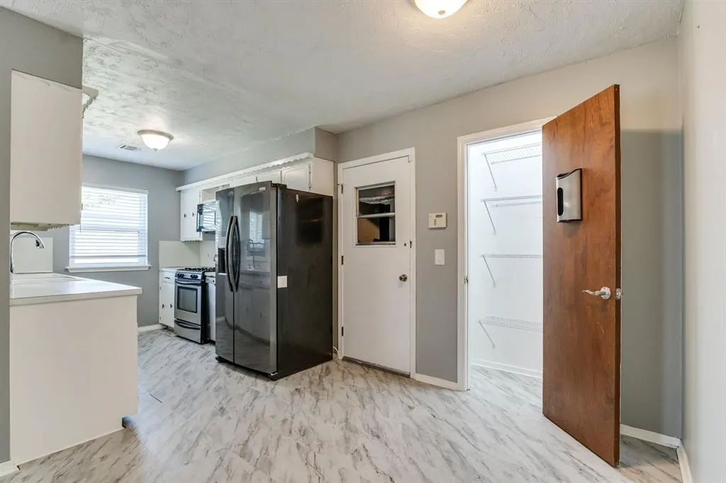 Photo 9 — 7569 S Embassy Terrace, Oklahoma City, OK 73169