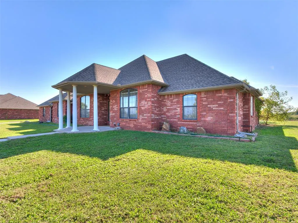 Front exterior — 2600 Shoreline Drive, Norman, OK 73026