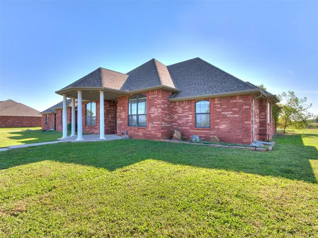 Front exterior — 2600 Shoreline Drive, Norman, OK 73026