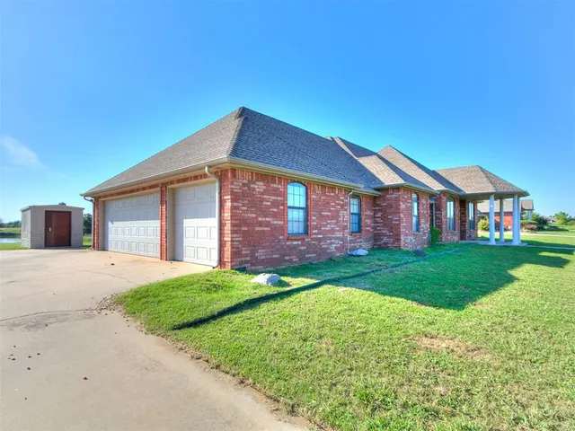 Photo 2 — 2600 Shoreline Drive, Norman, OK 73026