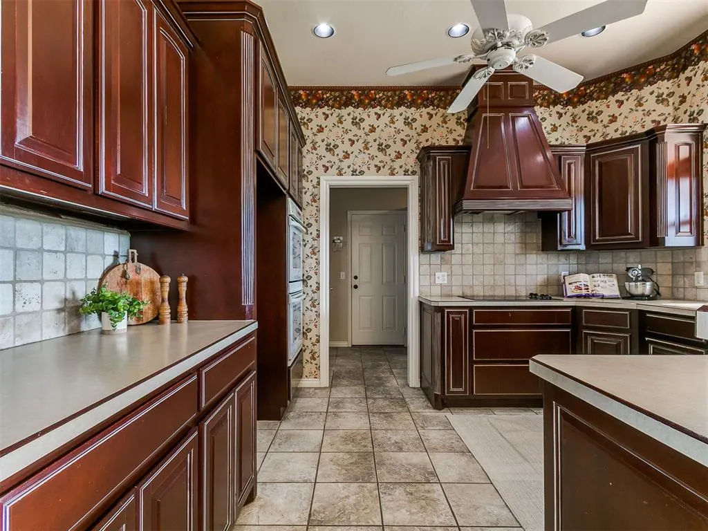 Photo 8 — 2600 Shoreline Drive, Norman, OK 73026