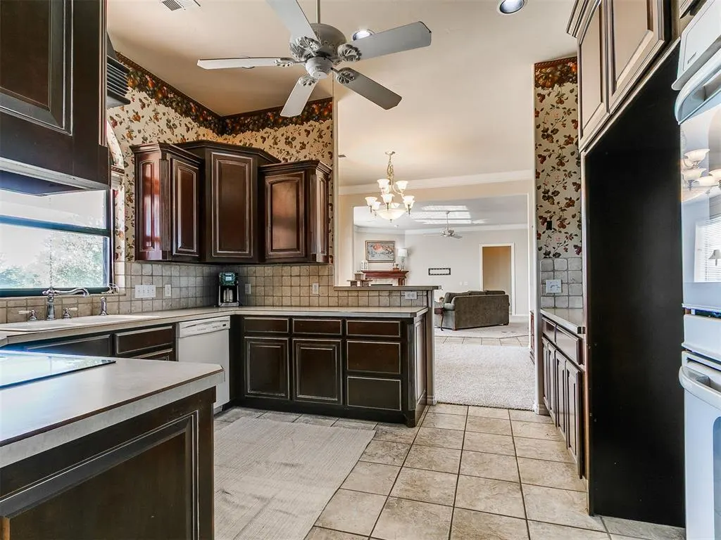 Photo 9 — 2600 Shoreline Drive, Norman, OK 73026