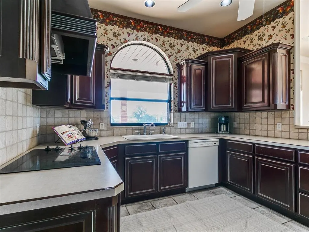 Photo 12 — 2600 Shoreline Drive, Norman, OK 73026