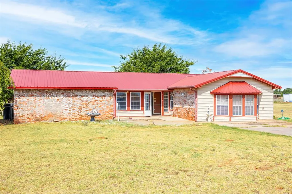 Front exterior — 11821 N 1860 Road, Sayre, OK 73662