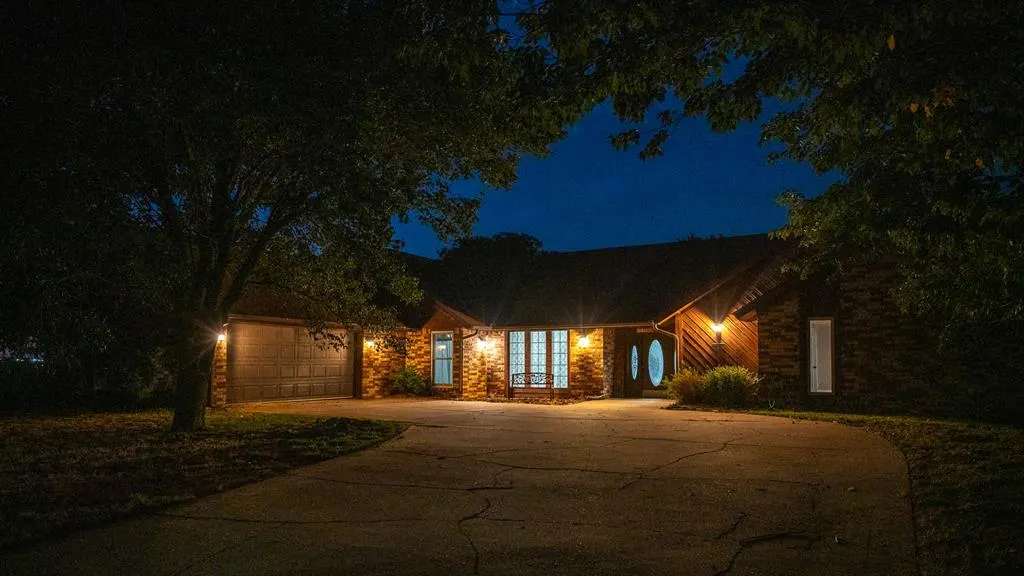 Front exterior — 321 Grissom Drive, Elk City, OK 73644