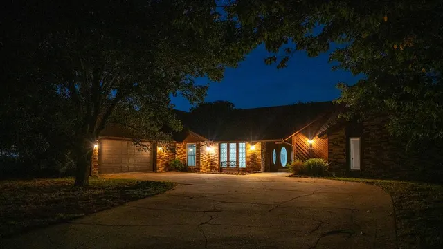 Front exterior — 321 Grissom Drive, Elk City, OK 73644