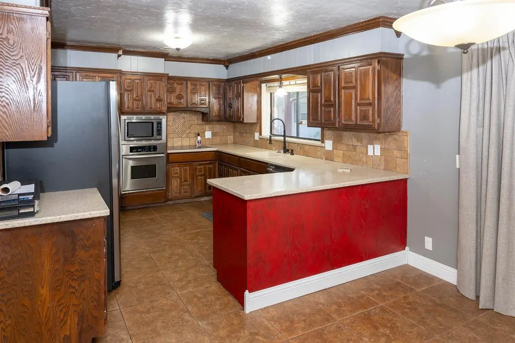 Photo 14 — 321 Grissom Drive, Elk City, OK 73644