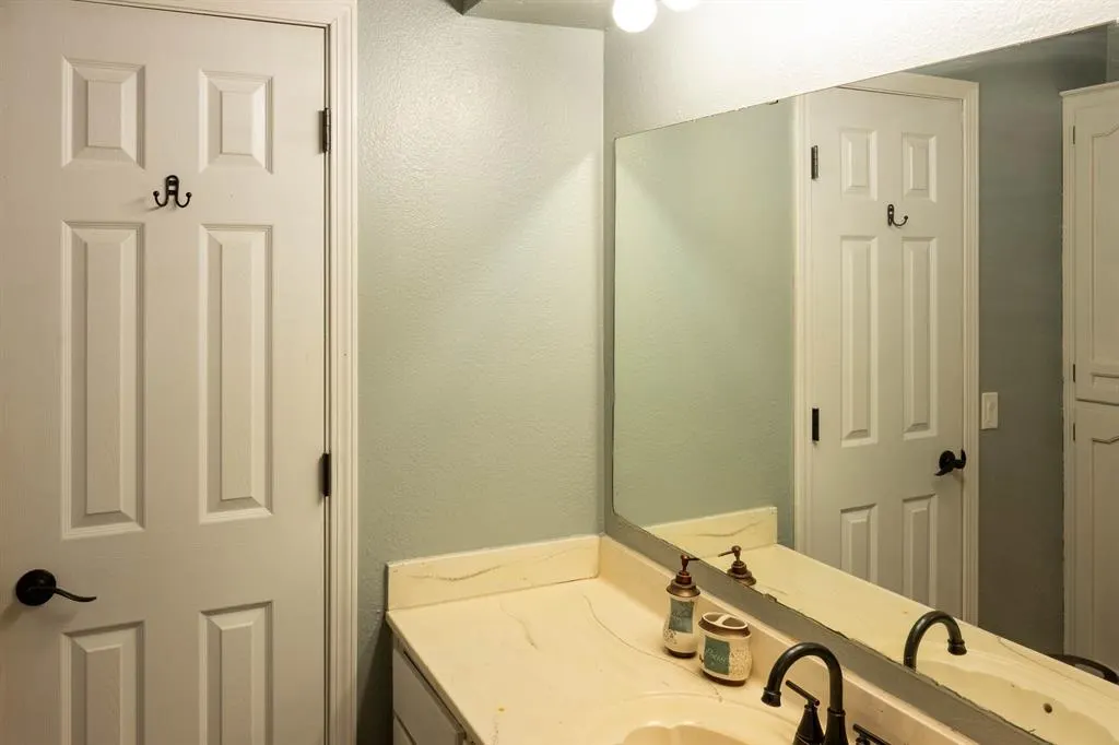 Photo 17 — 321 Grissom Drive, Elk City, OK 73644