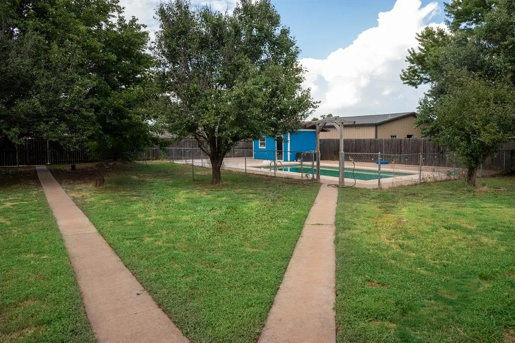 Photo 25 — 321 Grissom Drive, Elk City, OK 73644
