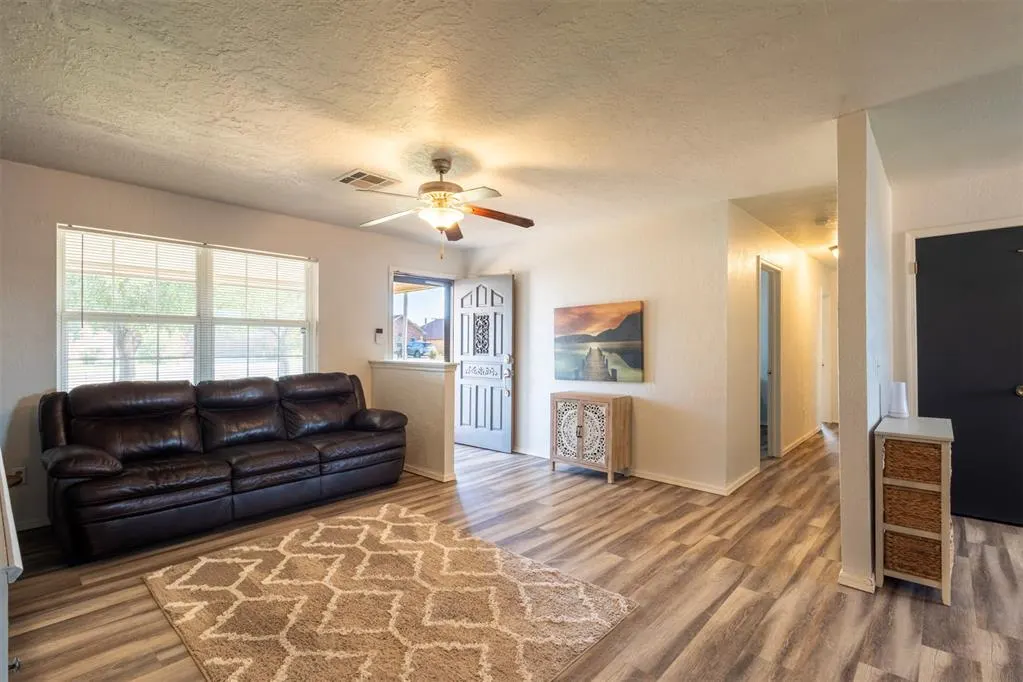 Photo 4 — 626 E Benton Avenue, Sayre, OK 73662