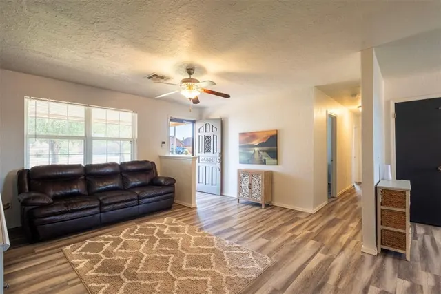 Photo 4 — 626 E Benton Avenue, Sayre, OK 73662