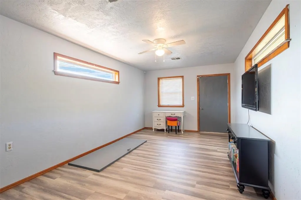 Photo 8 — 626 E Benton Avenue, Sayre, OK 73662