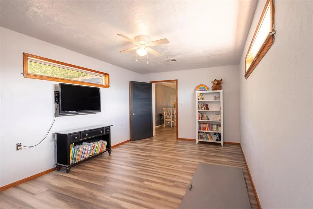 Photo 9 — 626 E Benton Avenue, Sayre, OK 73662