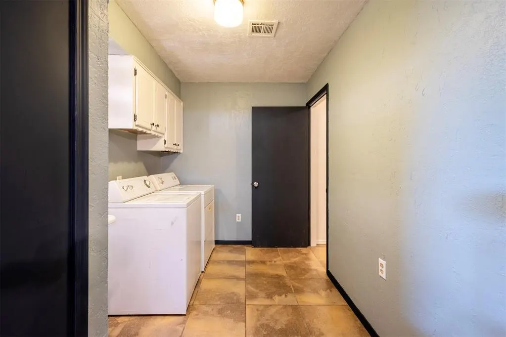 Photo 10 — 626 E Benton Avenue, Sayre, OK 73662