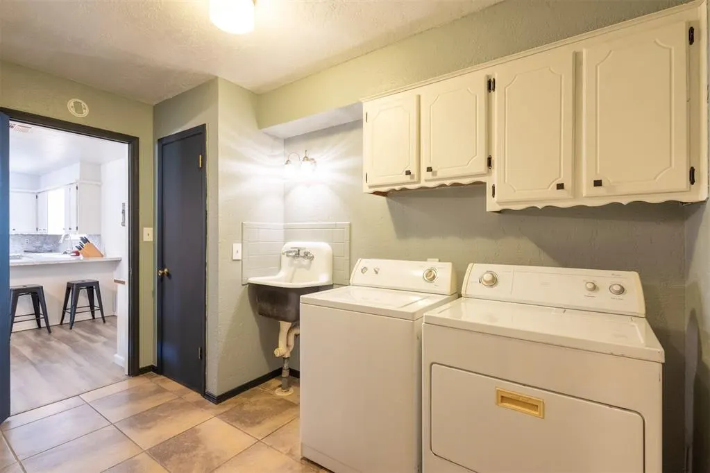 Photo 11 — 626 E Benton Avenue, Sayre, OK 73662
