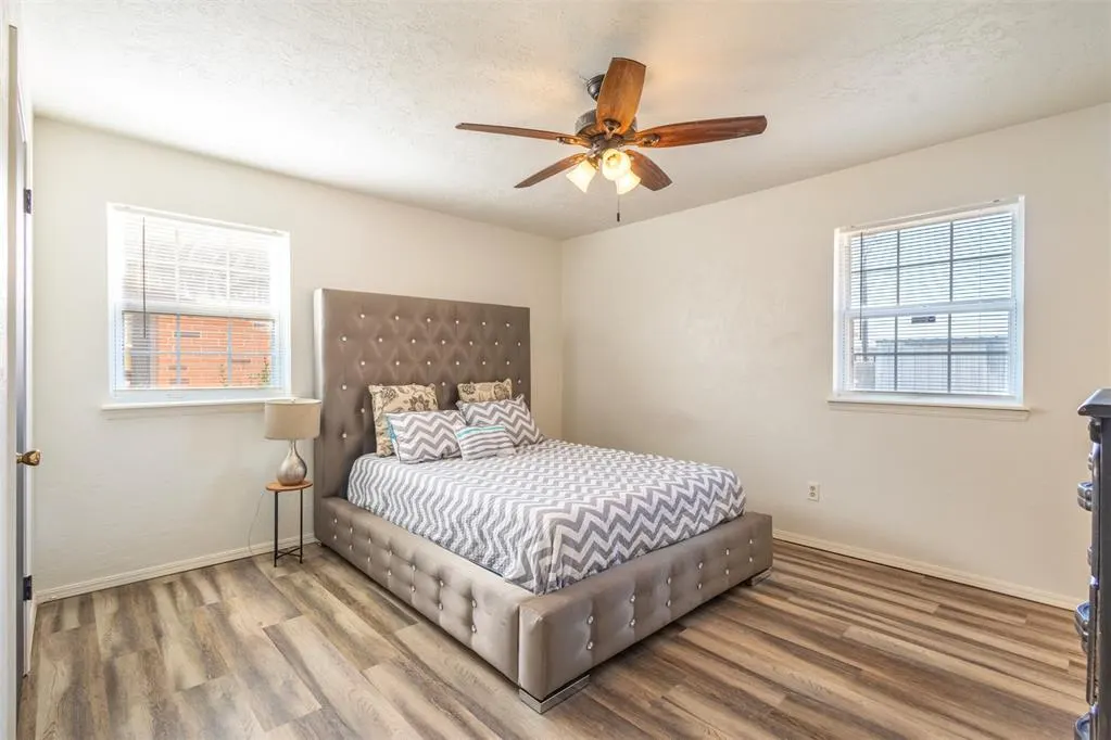 Photo 13 — 626 E Benton Avenue, Sayre, OK 73662