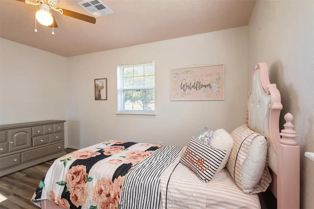 Photo 18 — 626 E Benton Avenue, Sayre, OK 73662