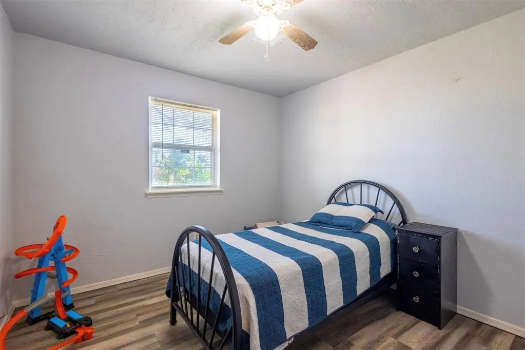 Photo 20 — 626 E Benton Avenue, Sayre, OK 73662