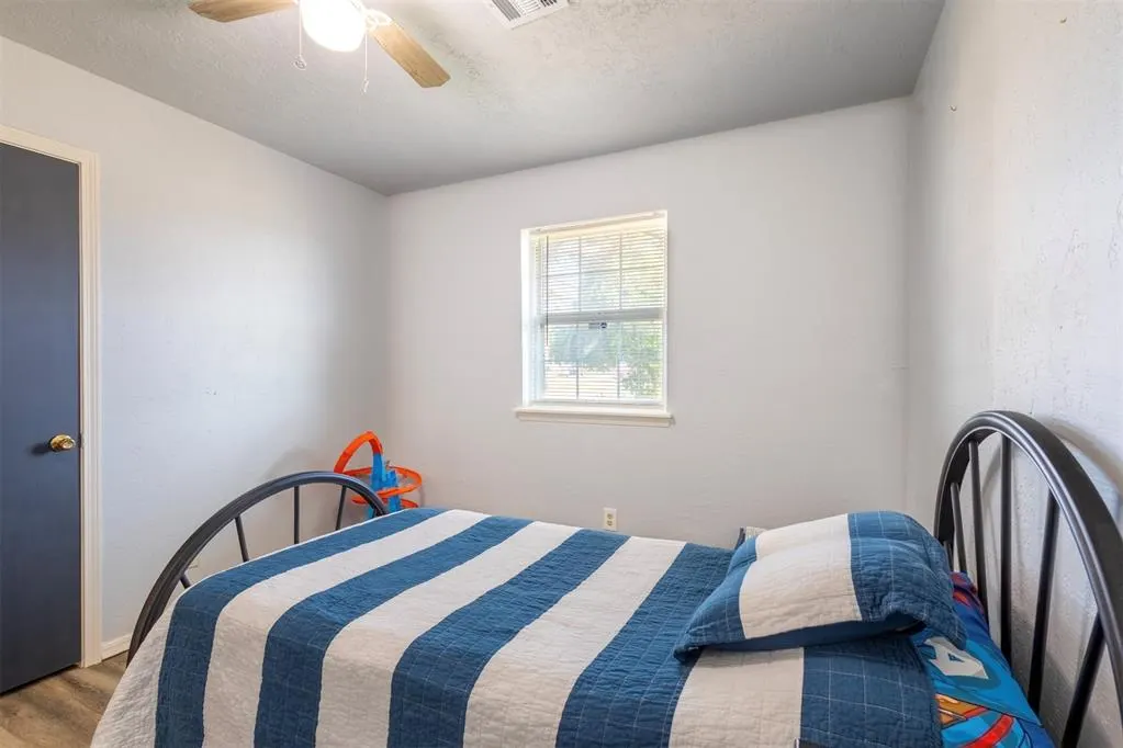 Photo 21 — 626 E Benton Avenue, Sayre, OK 73662