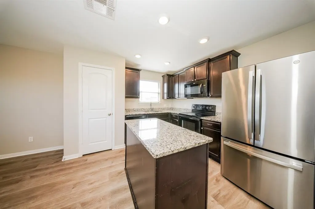 Photo 5 — 821 NW 5th Street, Newcastle, OK 73065