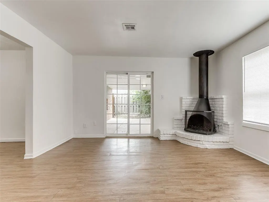 Photo 4 — 2210 SW 52nd Street, Oklahoma City, OK 73119