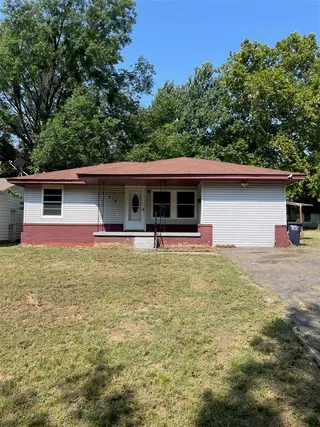 Sold home at 210 N Roosevelt Avenue