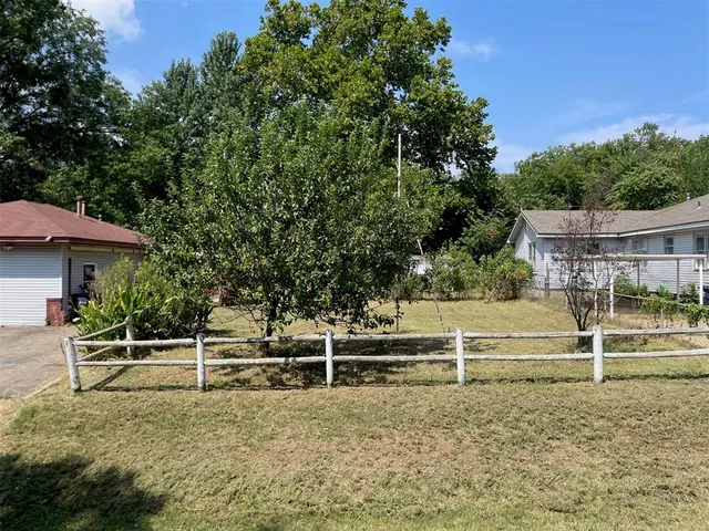 Photo 2 — 210 N Roosevelt Avenue, Shawnee, OK 74801