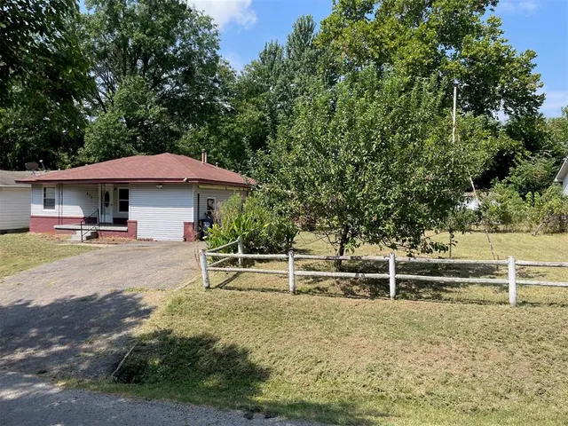 Photo 3 — 210 N Roosevelt Avenue, Shawnee, OK 74801