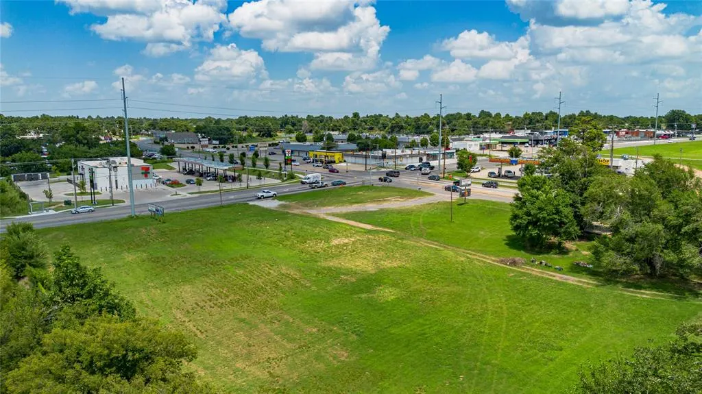 Photo 3 — 1001 N Macarthur Boulevard, Oklahoma City, OK 73127