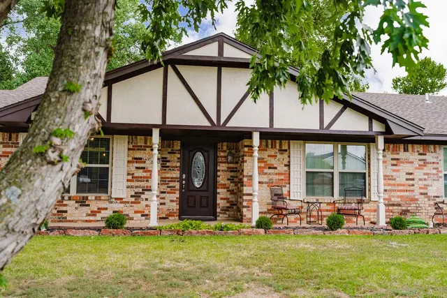Photo 2 — 2304 Bell Avenue, Elk City, OK 73644
