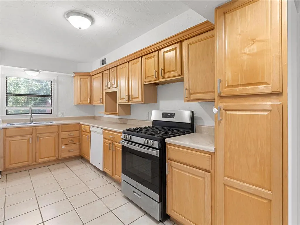 Photo 10 — 6013 NW 55th Street, Warr Acres, OK 73122