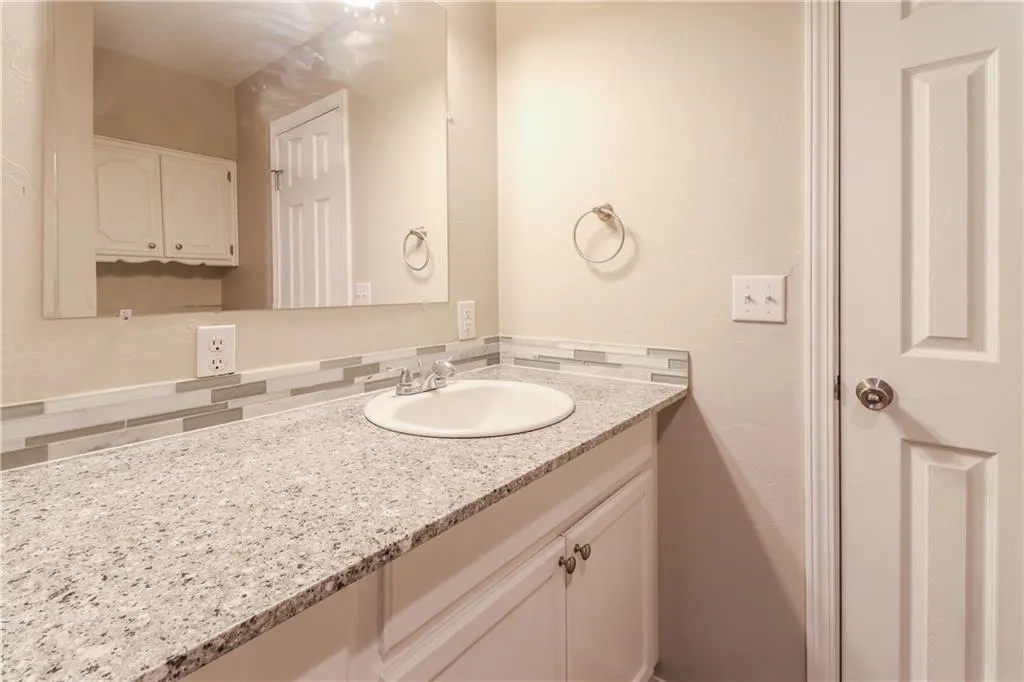 Photo 9 — 1228 NW 105th Street, Oklahoma City, OK 73114