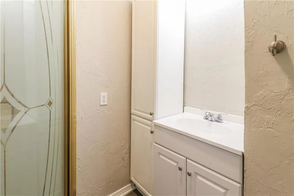 Photo 14 — 1228 NW 105th Street, Oklahoma City, OK 73114