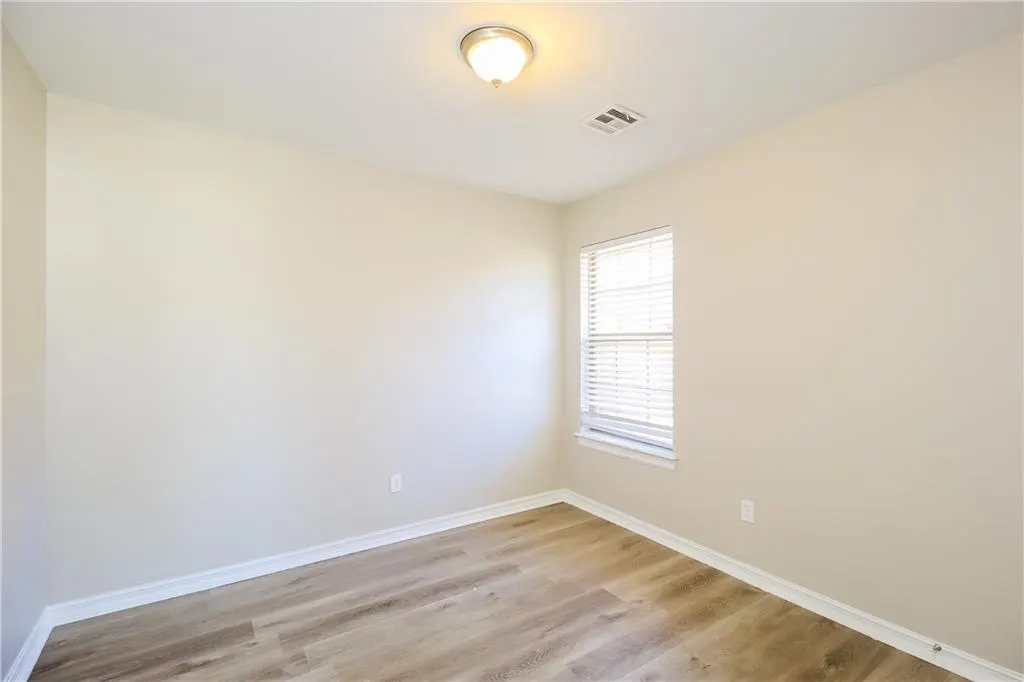 Photo 12 — 916 NW 109th Street, Oklahoma City, OK 73114