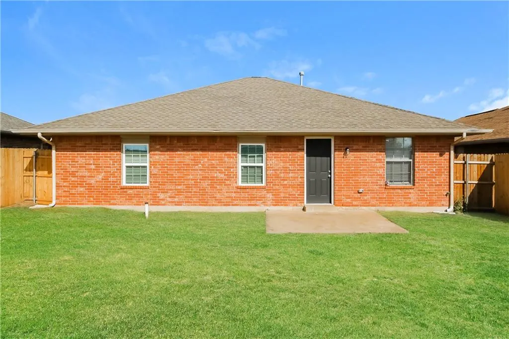 Photo 15 — 916 NW 109th Street, Oklahoma City, OK 73114
