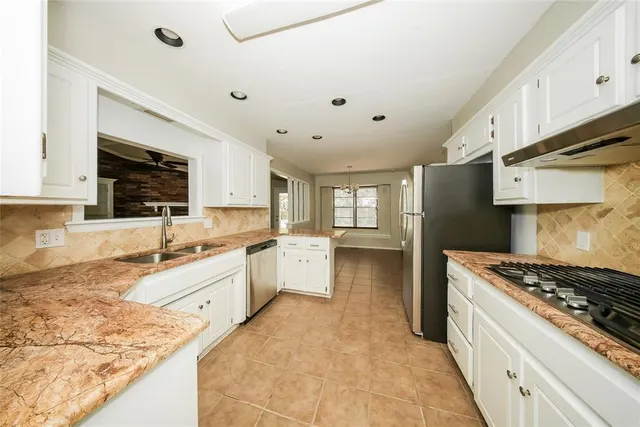 Photo 5 — 9725 Pheasant Lane, Oklahoma City, OK 73162