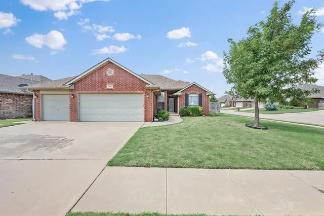 Photo 2 — 7413 Chelsey Lane, Oklahoma City, OK 73132