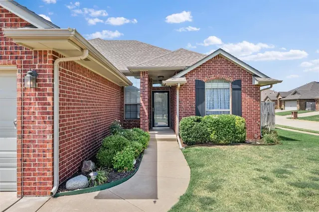 Photo 3 — 7413 Chelsey Lane, Oklahoma City, OK 73132