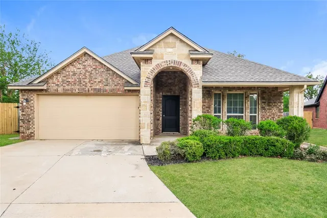 Front exterior — 11704 Gwendolyn Lane, Oklahoma City, OK 73131