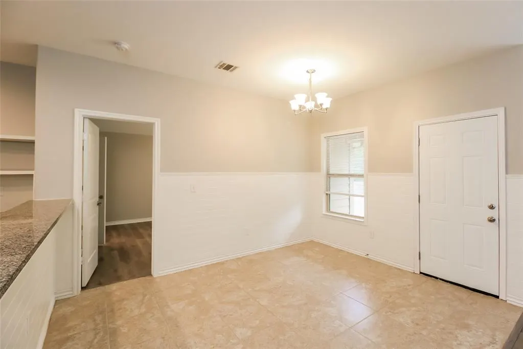 Photo 4 — 11704 Gwendolyn Lane, Oklahoma City, OK 73131