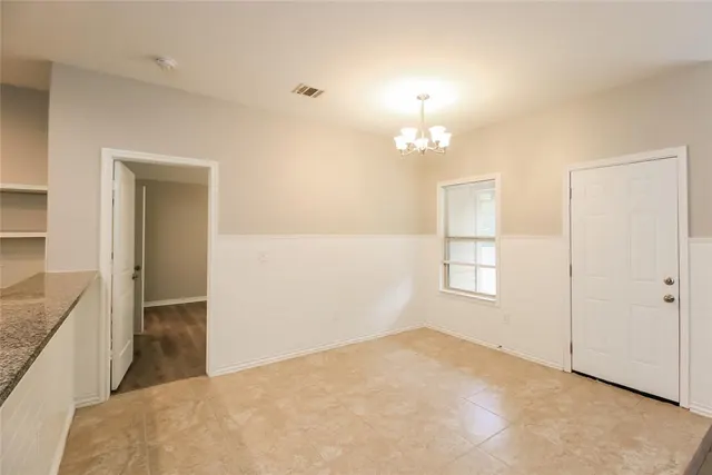 Photo 4 — 11704 Gwendolyn Lane, Oklahoma City, OK 73131