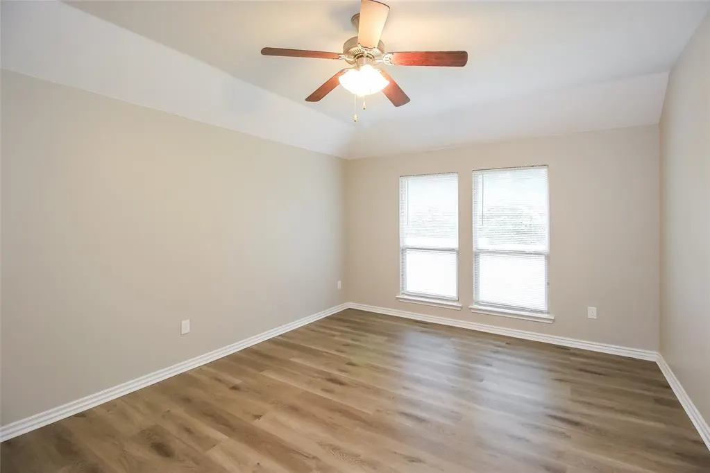 Photo 7 — 11704 Gwendolyn Lane, Oklahoma City, OK 73131