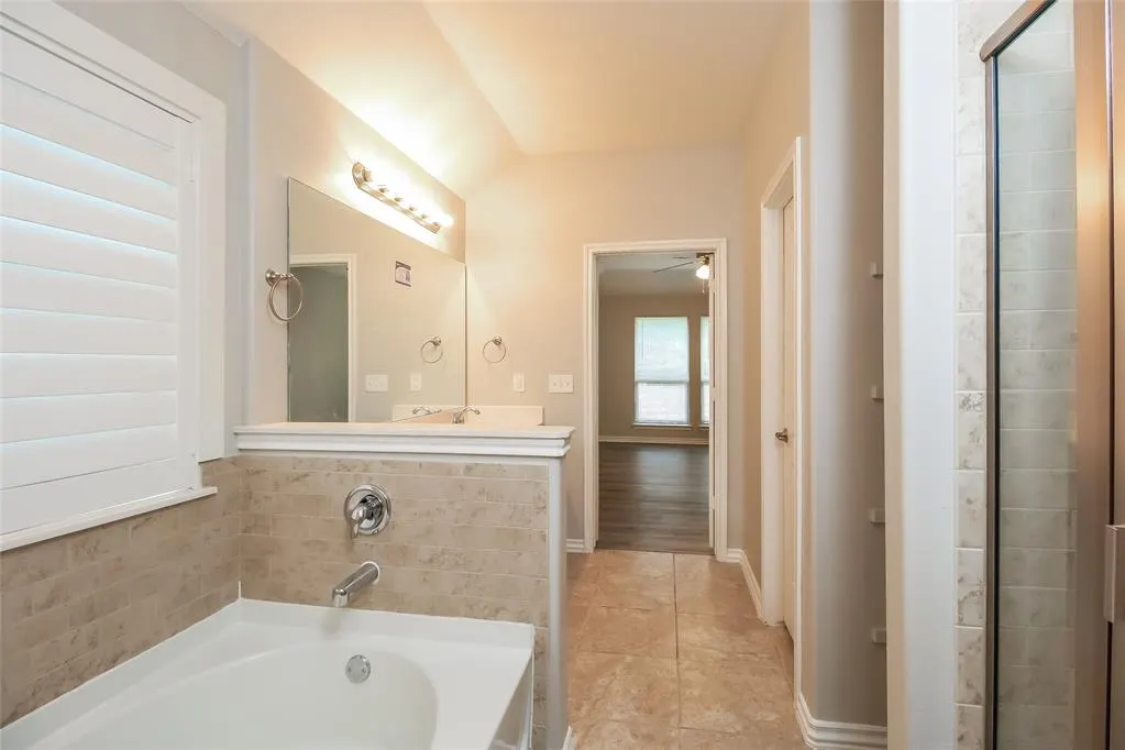 Photo 9 — 11704 Gwendolyn Lane, Oklahoma City, OK 73131