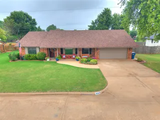 Sold home at 912 W Overstreet Avenue