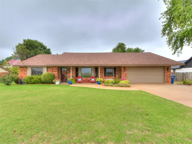 Photo 3 — 912 W Overstreet Avenue, Kingfisher, OK 73750